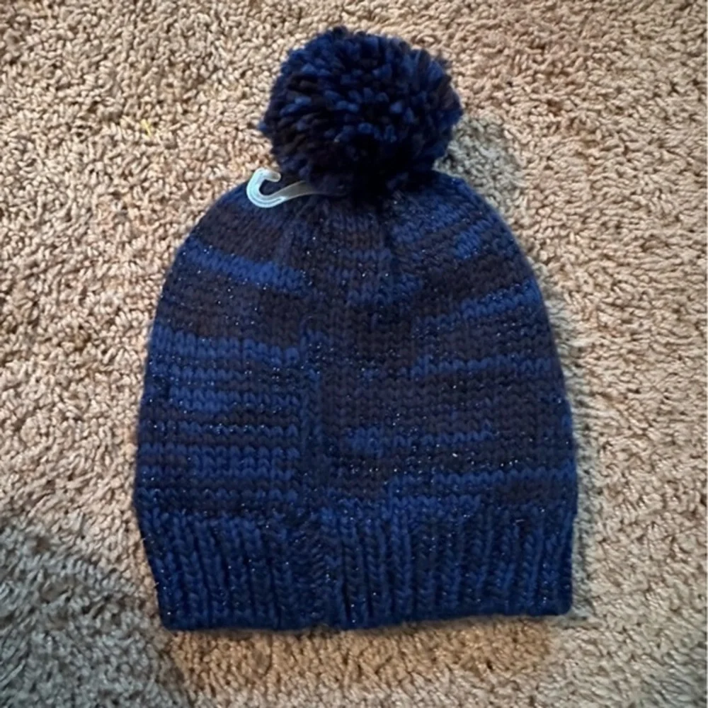 🔴Cat & Jack Girls Beanie with Pompom Navy with color sequins Heart